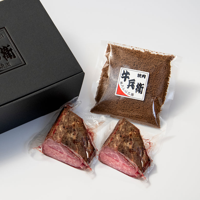 手作り和牛ローストビーフ(300グラム×2本)と和牛そぼろのセット(200グラム)